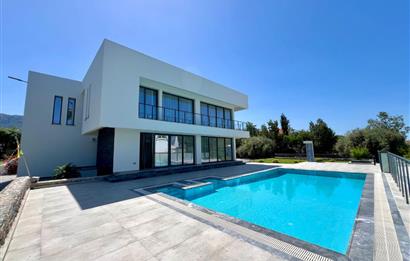 Girne Çatalköyde satılık lux 5+1 villa