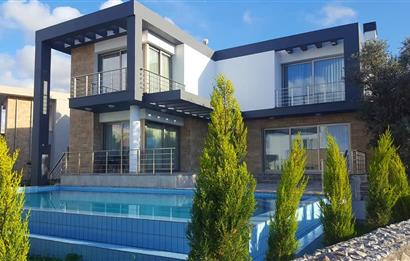 Girne Çatalköy'de Satılık 3+1 Modern Villa