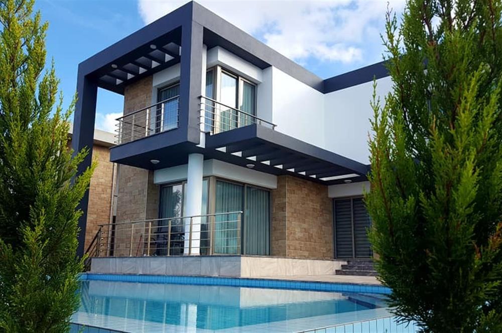 Girne Çatalköy'de Satılık 3+1 Modern Villa