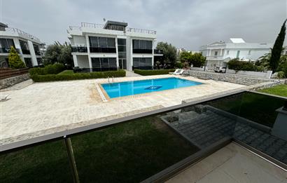 For Rent: 2 Bed Garden Apartment With Communal Pool