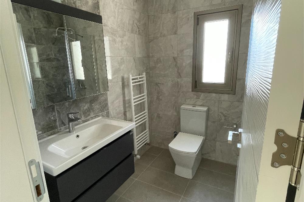 Girne Çatalköy'de Satılık 3+1 Modern Villa