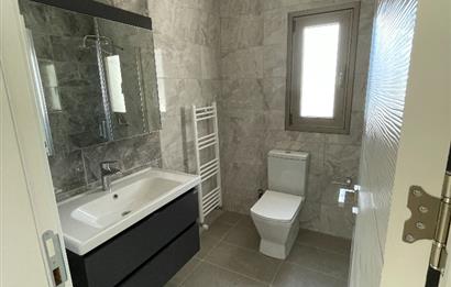 Girne Çatalköy'de Satılık 3+1 Modern Villa