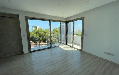 Girne Çatalköy'de Satılık 3+1 Modern Villa