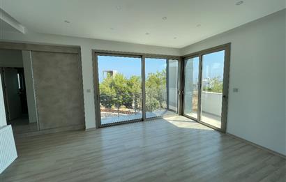 Girne Çatalköy'de Satılık 3+1 Modern Villa