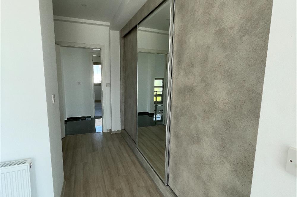 Girne Çatalköy'de Satılık 3+1 Modern Villa