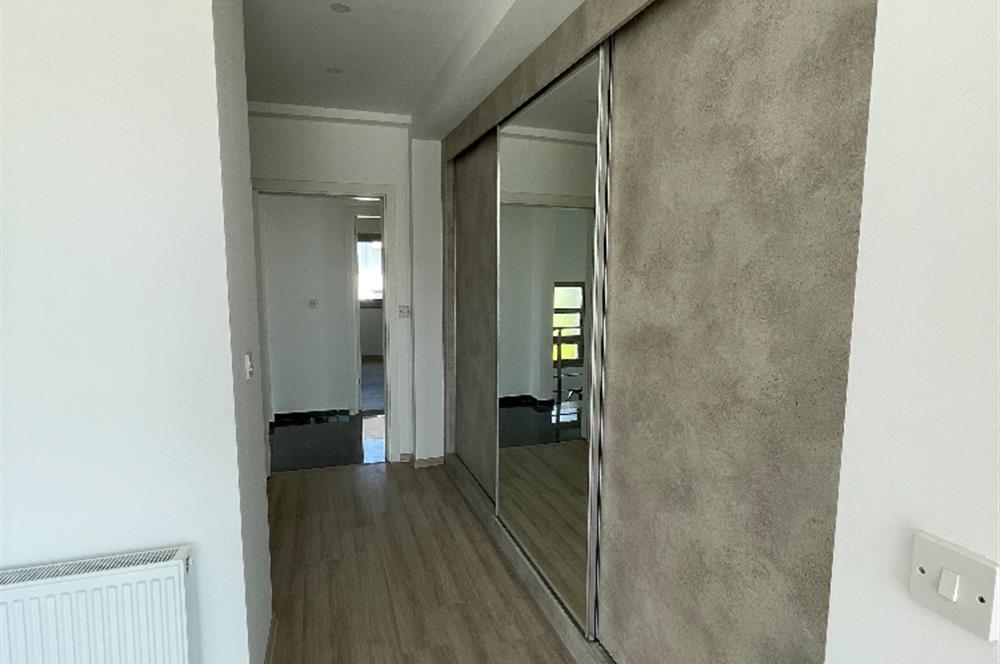 Girne Çatalköy'de Satılık 3+1 Modern Villa