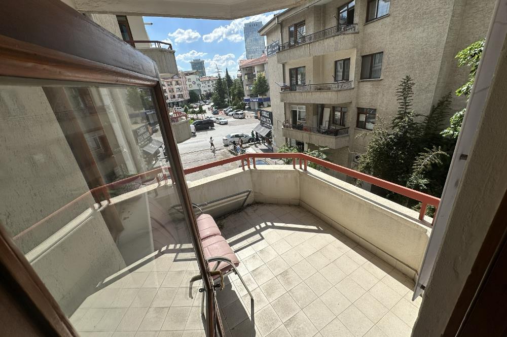 Balgat Ceyhun Atuf Kansu Cd. Köşe Başı İlk Apartman Satılık 3+1