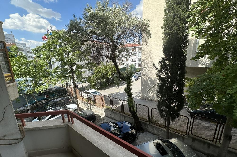 Balgat Ceyhun Atuf Kansu Cd. Köşe Başı İlk Apartman Satılık 3+1