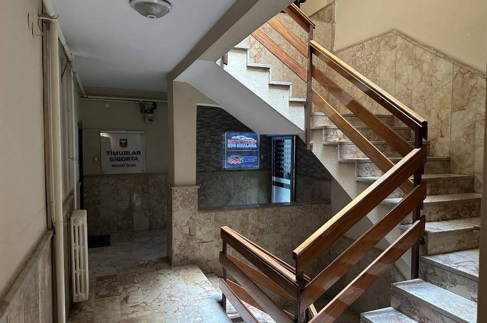 Balgat Ceyhun Atuf Kansu Cd. Köşe Başı İlk Apartman Satılık 3+1