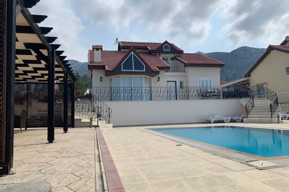 Deniz manzaralı satılık 4+1 özel havuzlu villa