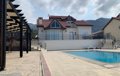 Deniz manzaralı satılık 4+1 özel havuzlu villa