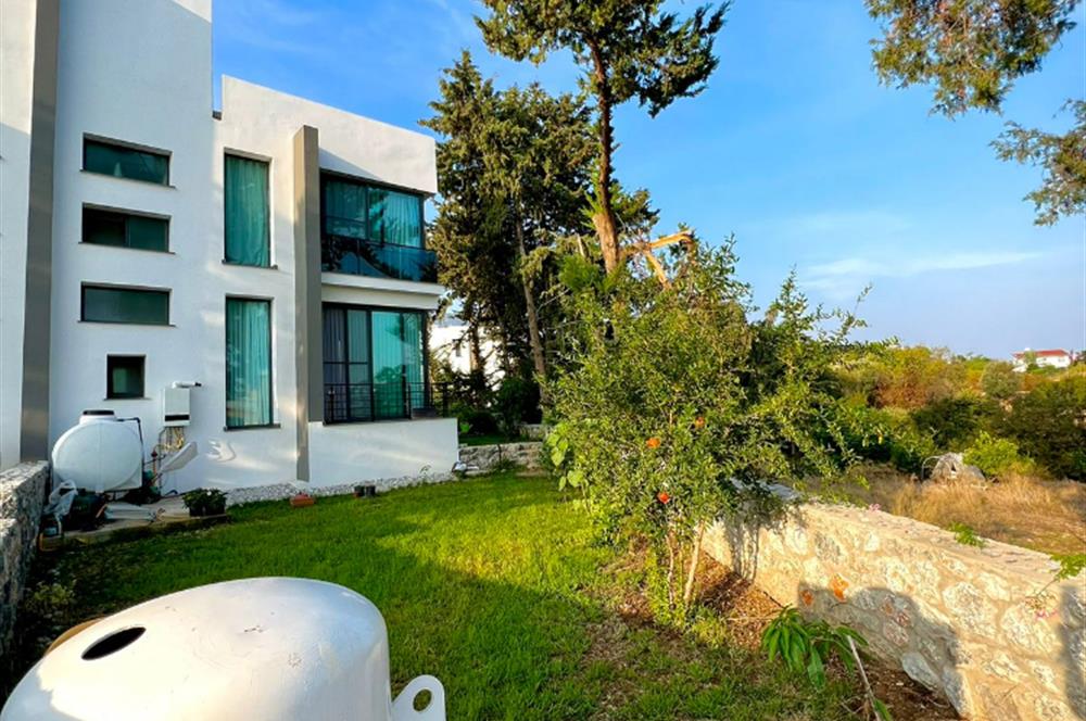  Alsancak bölgesinde lüks sitede satılık ikiz villa