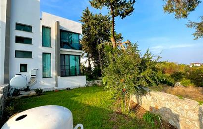  Alsancak bölgesinde lüks sitede satılık ikiz villa