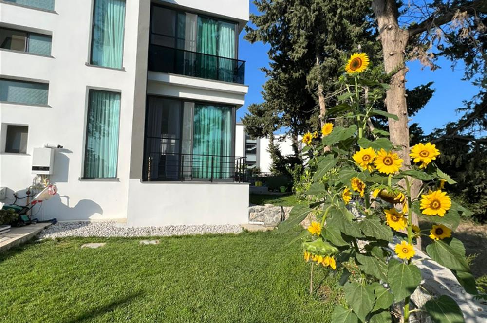  Alsancak bölgesinde lüks sitede satılık ikiz villa