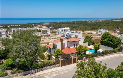 Çatalköy bölgesinde satılık özel havuzlu villa