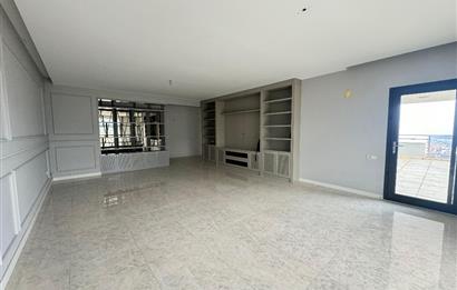 Tower Center'da Şehir ve Doğa Manzaralı Kiralık Ultra Lüks Daire