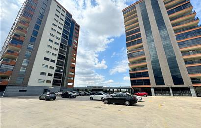 Tower Center'da Şehir ve Doğa Manzaralı Kiralık Ultra Lüks Daire