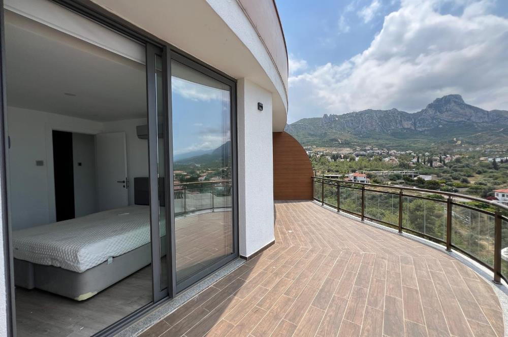 2+1 luxury penthouse for rent. Kyrenia city center