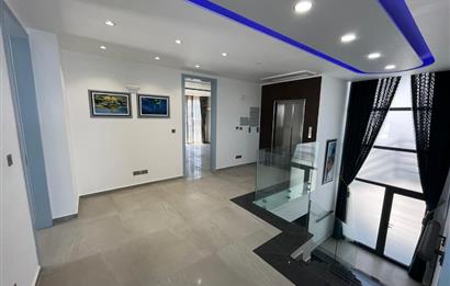 Muhteşem deniz ve dağ manzaralı satılık lüks 6 yatak odalı villa. Girne Edremit