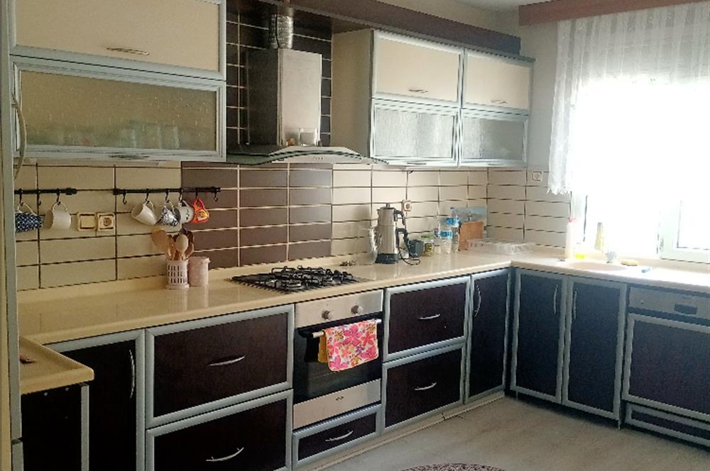 Kuşadası Ege Mahallesinde Deniz Manzaralı Havuzlu sitede 3+1 Daire