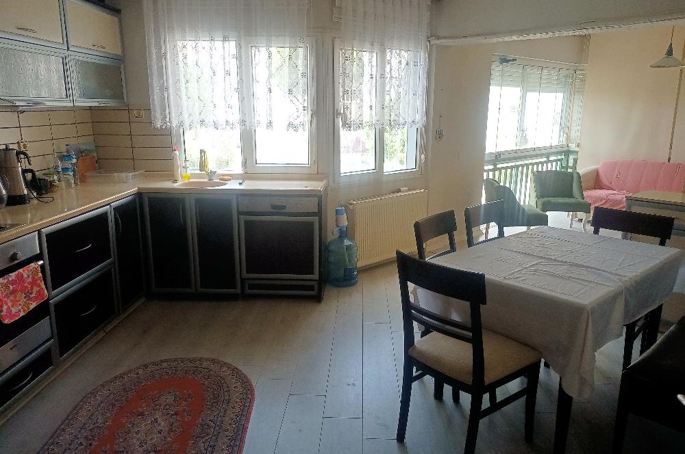 Kuşadası Ege Mahallesinde  Kısmı Deniz Manzaralı 3+1 Daire