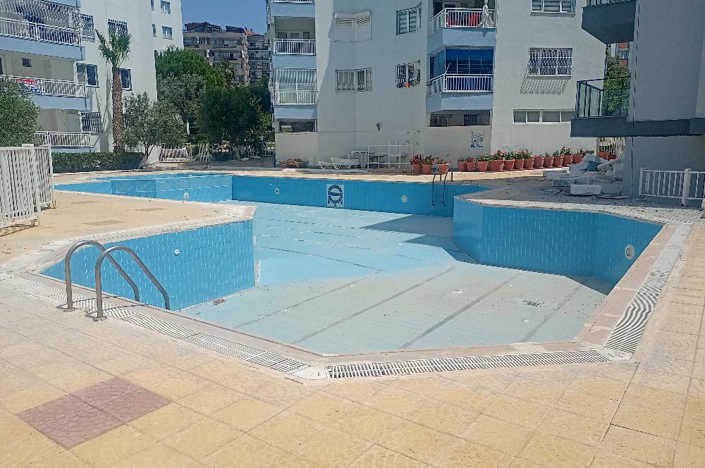 Kuşadası Ege Mahallesinde Deniz Manzaralı Havuzlu sitede 3+1 Daire