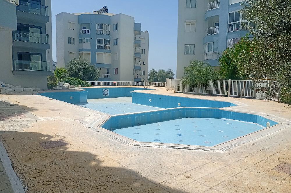 Kuşadası Ege Mahallesinde Deniz Manzaralı Havuzlu sitede 3+1 Daire