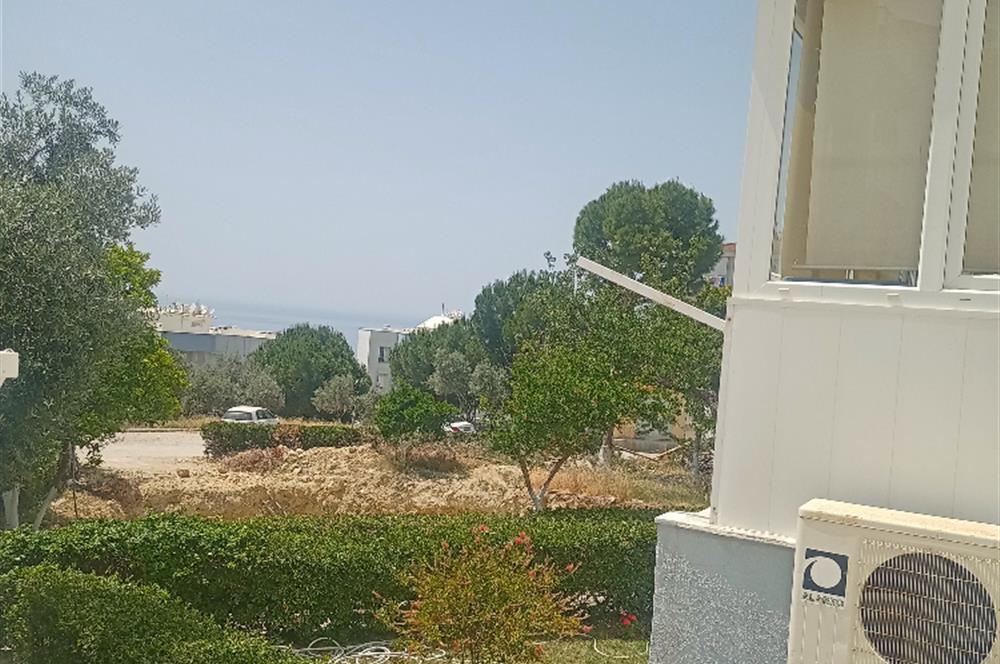 Kuşadası Ege Mahallesinde  Kısmı Deniz Manzaralı 3+1 Daire