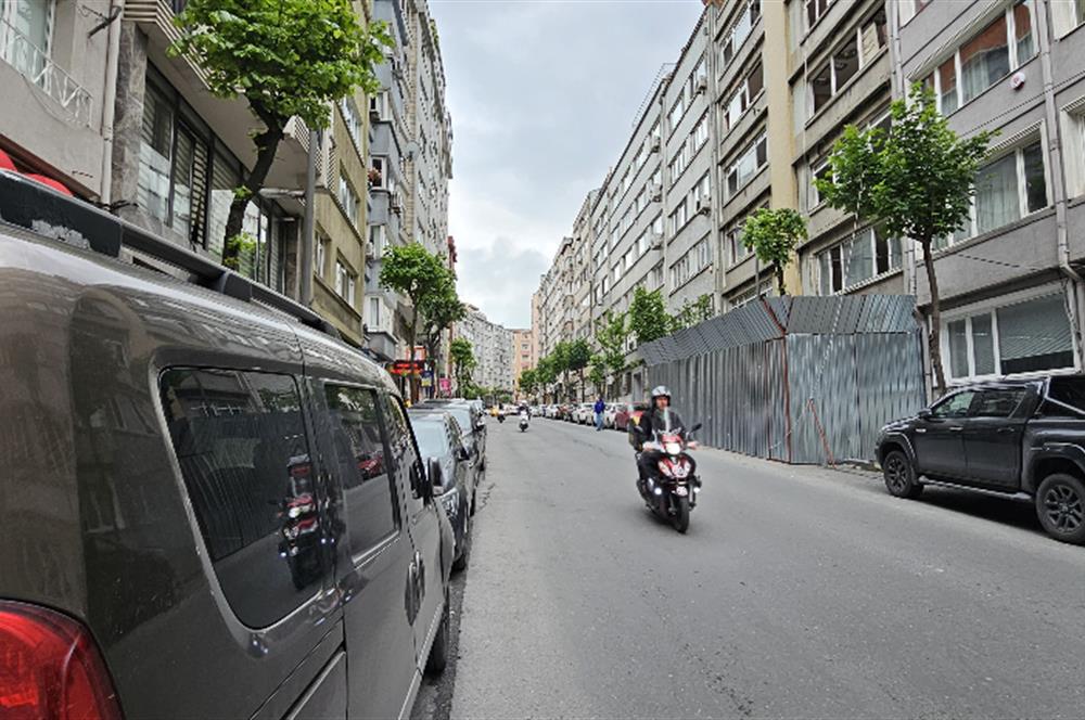 ŞİŞLİ SIRACEVİZLER CADDESİ ÜZERİNDE SATILIK 3+1 DAİRE