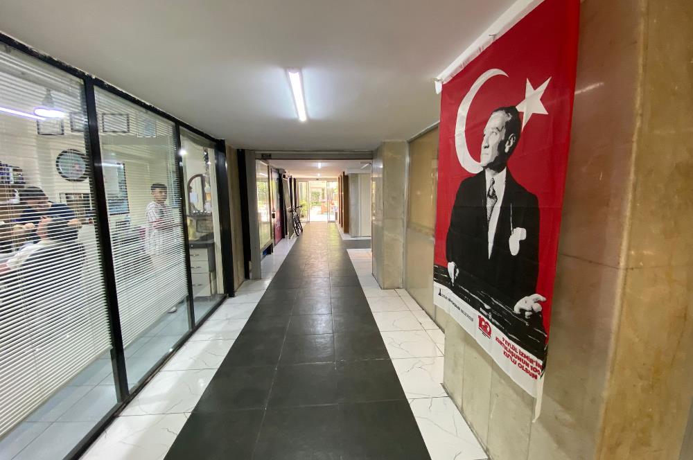 Konak Taner İş Hanı'nda Satılık Ofis