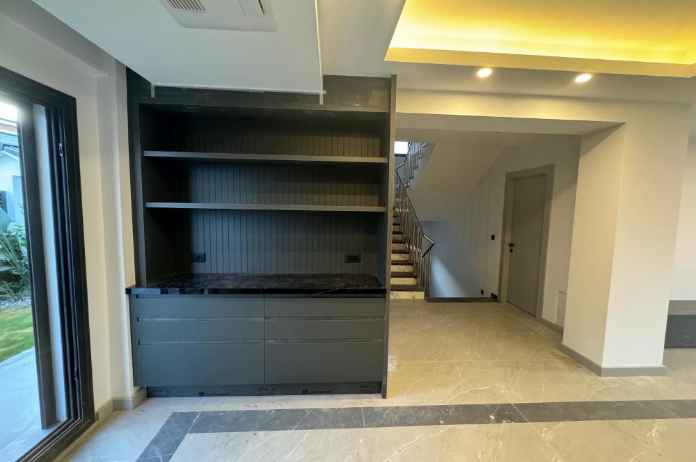 Seyrek Villakent Eges Life Sitesi'nde Satılık 5+2 Villa