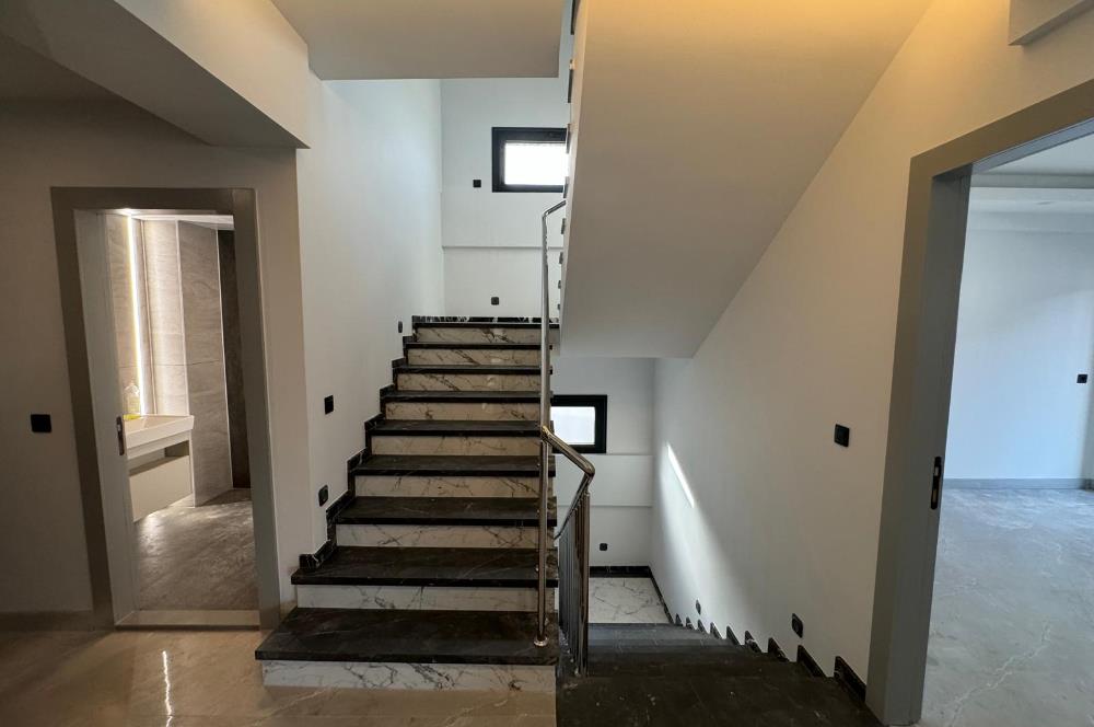 Seyrek Villakent Eges Life Sitesi'nde Satılık 5+2 Villa