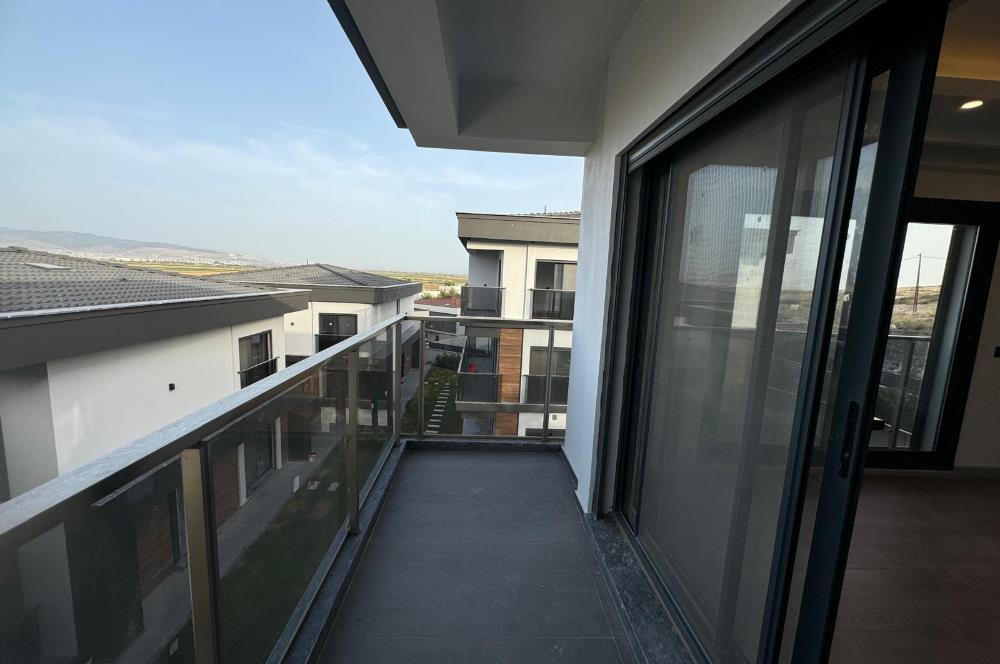 Seyrek Villakent Eges Life Sitesi'nde Satılık 5+2 Villa