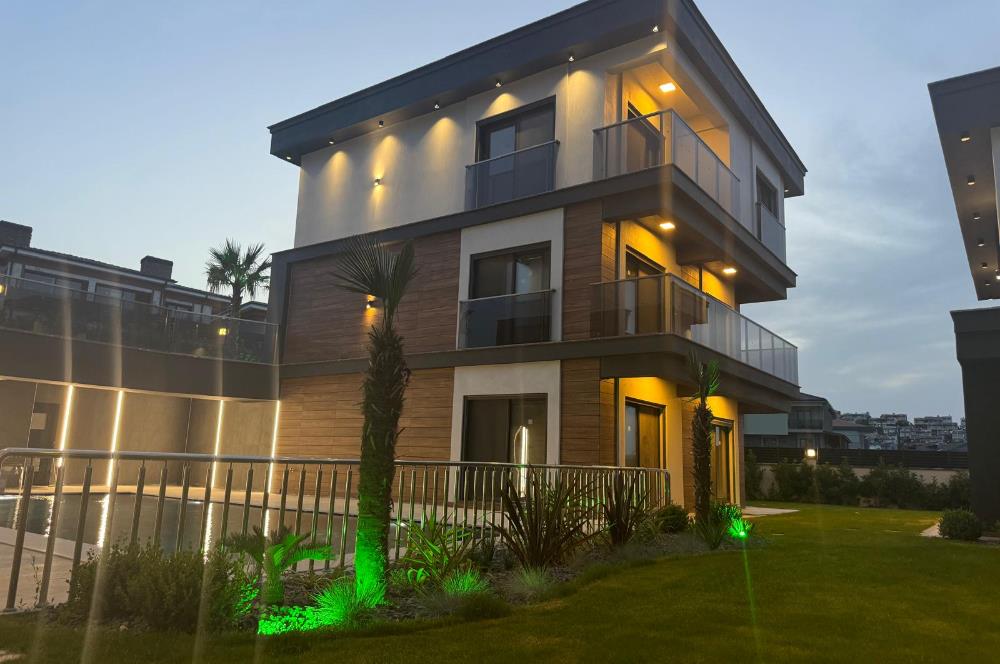 Seyrek Villakent Eges Life Sitesi'nde Satılık 5+2 Villa