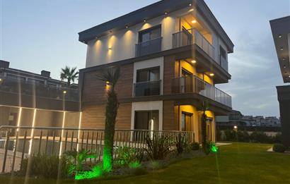 Seyrek Villakent Eges Life Sitesi'nde Satılık 5+2 Villa