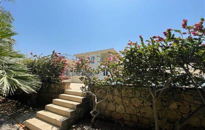 Mediterranean 4 Bedroom Villa For Sale 