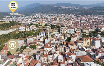 C21 Cius; Çukur Bahçede Asansörlü Yeni Binada Köşe Satılık Daire