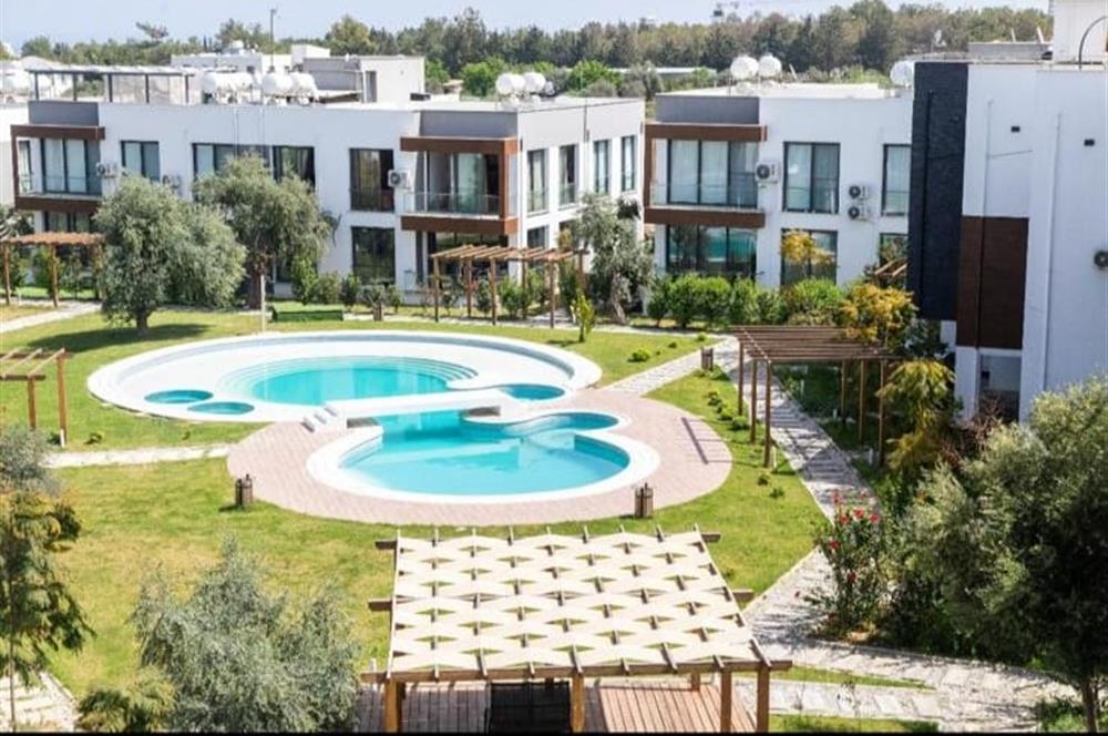 Girne, Zeytinlik'te satılık 3+1 Tripleks villa