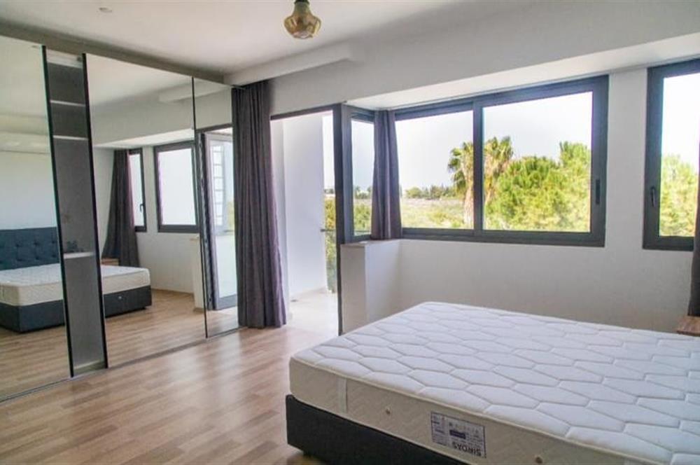 Girne, Zeytinlik'te satılık 3+1 Tripleks villa