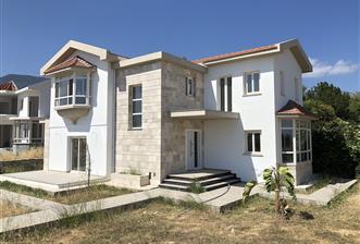 Alsancak Camelot Beach Tarafında Piyasa Fiyatının Altında Satılık 3+2 Villa (Odeme Planlı)