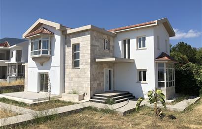 Alsancak Camelot Beach Tarafında Piyasa Fiyatının Altında Satılık 3+2 Villa (Odeme Planlı)