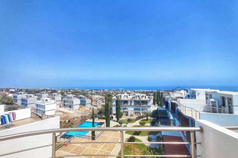 Girne Çatalköy'de Triplex 3+1 ikiz Villa- Eşsiz Dağ ve Deniz Manzaralı, Çok Katlı Modern Konut - Havuz ve Fitness İmkanlarıyla**