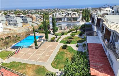 Girne Çatalköy'de Triplex 3+1 ikiz Villa- Eşsiz Dağ ve Deniz Manzaralı, Çok Katlı Modern Konut - Havuz ve Fitness İmkanlarıyla**