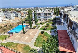 Girne Çatalköy'de Triplex 3+1 ikiz Villa- Eşsiz Dağ ve Deniz Manzaralı, Çok Katlı Modern Konut - Havuz ve Fitness İmkanlarıyla**