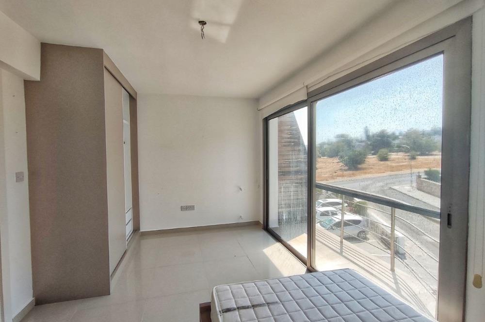 Girne Çatalköy'de Triplex 3+1 ikiz Villa- Eşsiz Dağ ve Deniz Manzaralı, Çok Katlı Modern Konut - Havuz ve Fitness İmkanlarıyla**