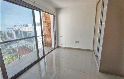 Girne Çatalköy'de Triplex 3+1 ikiz Villa- Eşsiz Dağ ve Deniz Manzaralı, Çok Katlı Modern Konut - Havuz ve Fitness İmkanlarıyla**