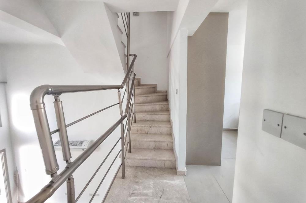 Girne Çatalköy'de Triplex 3+1 ikiz Villa- Eşsiz Dağ ve Deniz Manzaralı, Çok Katlı Modern Konut - Havuz ve Fitness İmkanlarıyla**