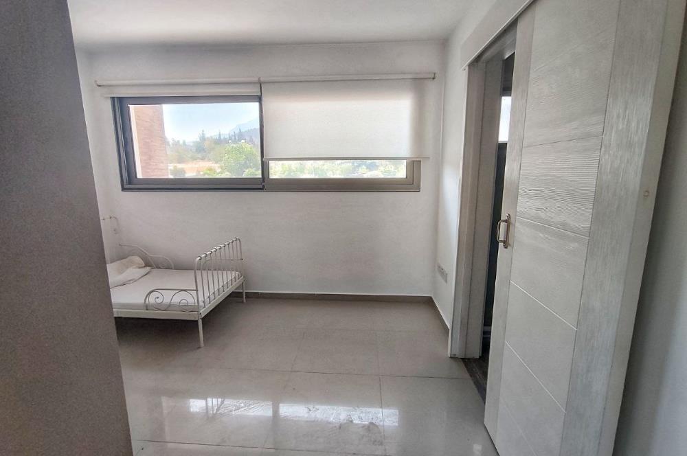 Girne Çatalköy'de Triplex 3+1 ikiz Villa- Eşsiz Dağ ve Deniz Manzaralı, Çok Katlı Modern Konut - Havuz ve Fitness İmkanlarıyla**