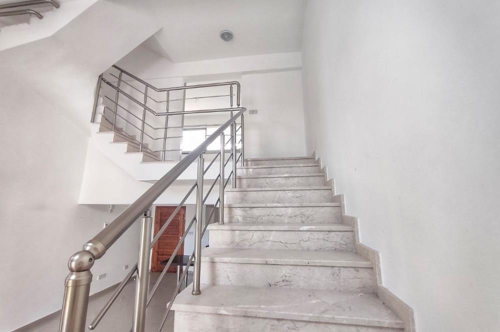 Girne Çatalköy'de Triplex 3+1 ikiz Villa- Eşsiz Dağ ve Deniz Manzaralı, Çok Katlı Modern Konut - Havuz ve Fitness İmkanlarıyla**