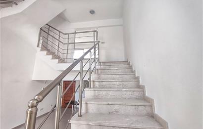 Girne Çatalköy'de Triplex 3+1 ikiz Villa- Eşsiz Dağ ve Deniz Manzaralı, Çok Katlı Modern Konut - Havuz ve Fitness İmkanlarıyla**